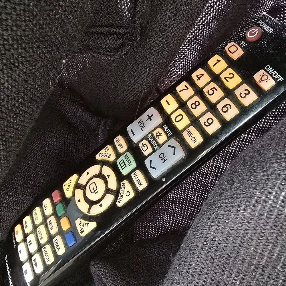 Samsung BN59-00673A Television Light Up Remote Control‎